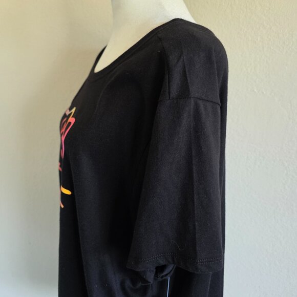 New TORRID Hello Kitty Classic Fit Crew Tee Shirt Black Cotton Poly Size 2 2X - Picture 4 of 9